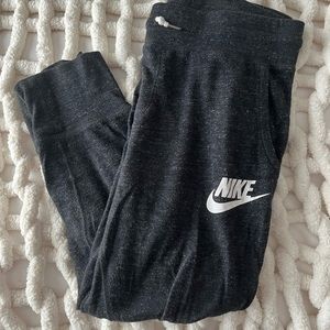 Cropped Nike Joggers